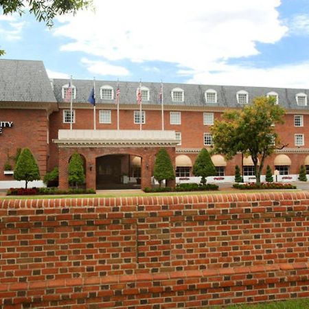 Williamsburg Hospitality House Hotel ภายนอก รูปภาพ